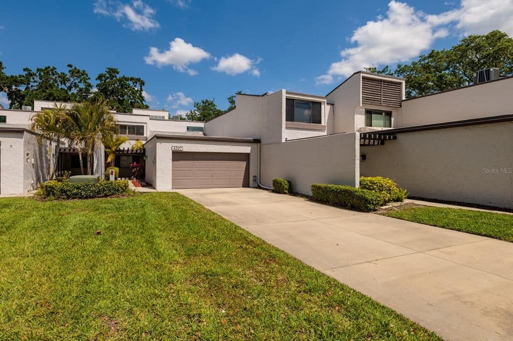 4207 Fairway Run, Tampa, FL 33618 primary photo