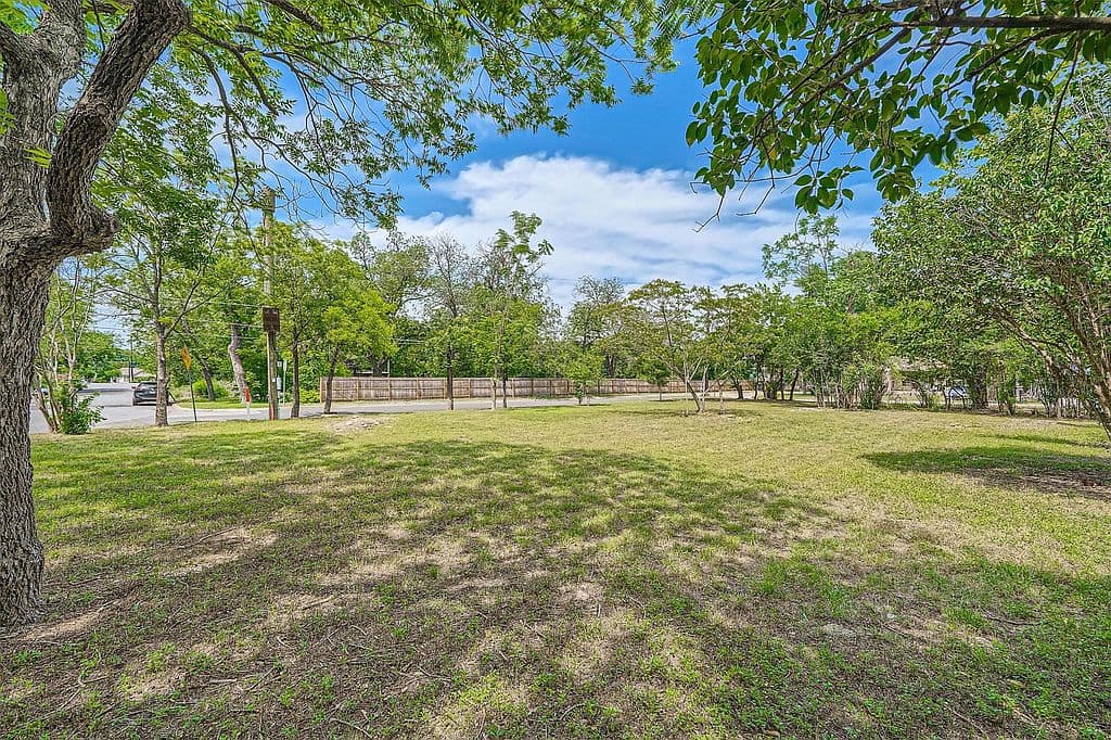 401 Oak Plz, Austin, TX 78753 photo 3