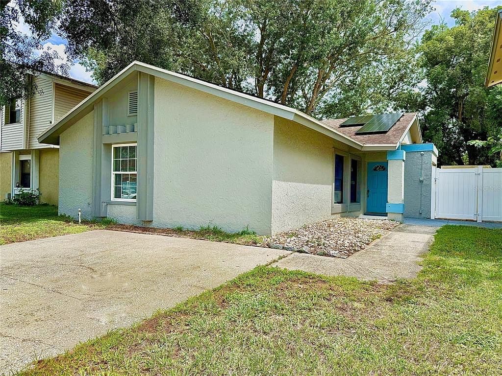 10309 Parkcrest Dr, Tampa, FL 33624 photo 3