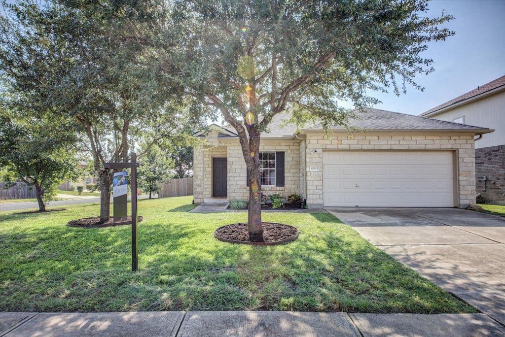 10913 Long Summer Dr, Austin, TX 78754 primary photo