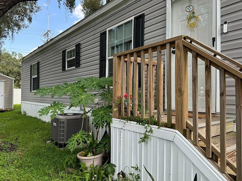 11527 Annette Ave, Tampa, FL 33637 photo 2