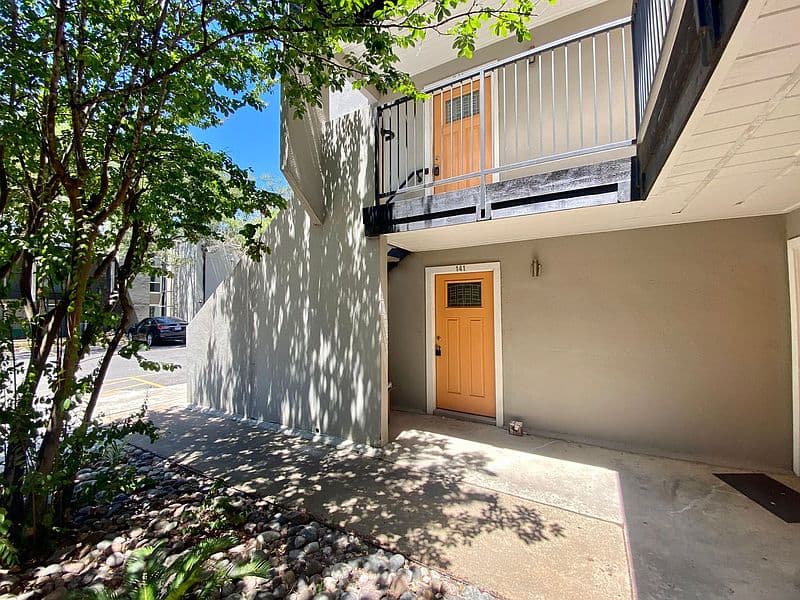 935 La Posada Dr, Austin, TX 78752 photo 2