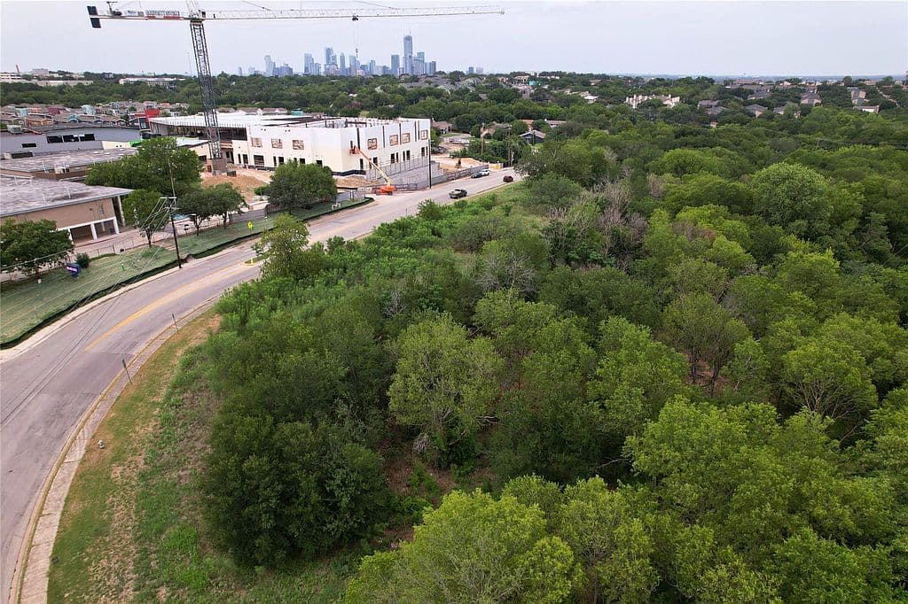 2827 Metcalfe Rd, Austin, TX 78741 photo 3