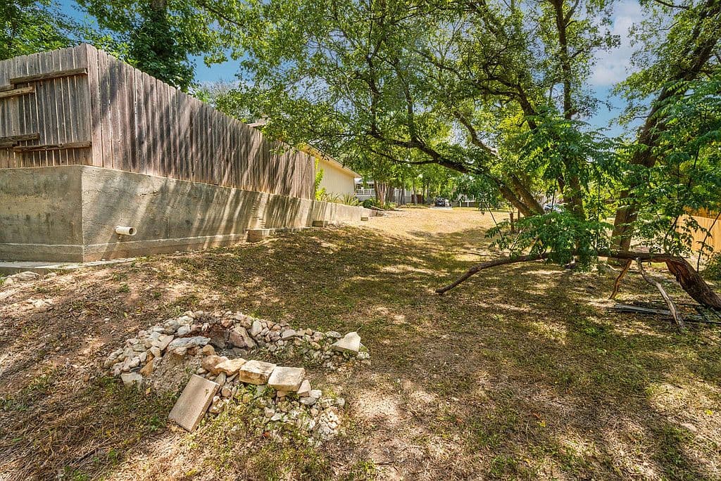 4808 Brook Creek Cv, Austin, TX 78744 photo 3