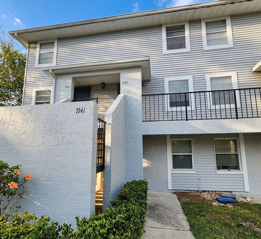 7141 E Bank Dr, Tampa, FL 33617 photo 3