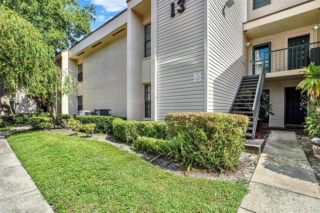 5138 Puritan Cir, Tampa, FL 33617 photo 3