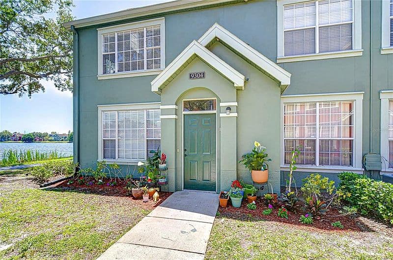 9304 Lake Chase Island Way, Tampa, FL 33626 photo 2