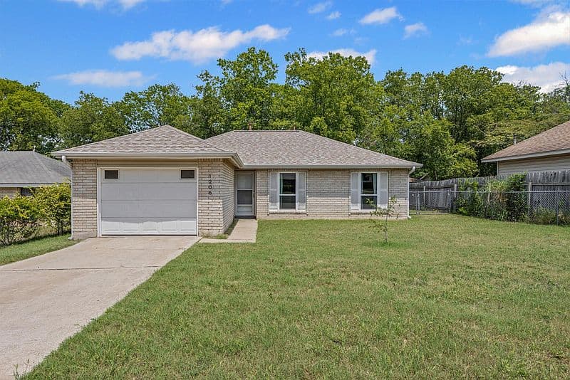 1206 S Trace Dr, Austin, TX 78745 photo 2