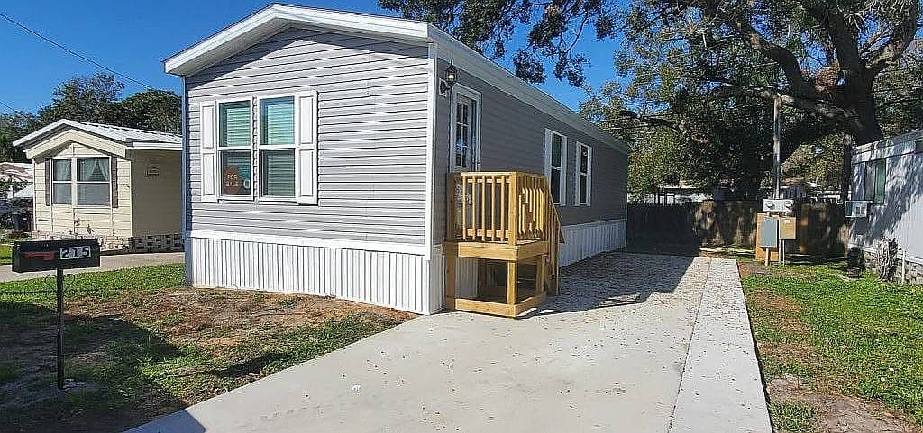 215 Palm Dr, Tampa, FL 33613 photo 3