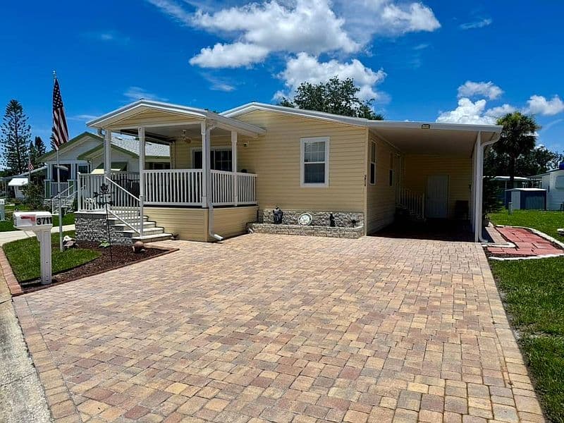 3711 Yardarm Dr, Tampa, FL 33611 photo 2
