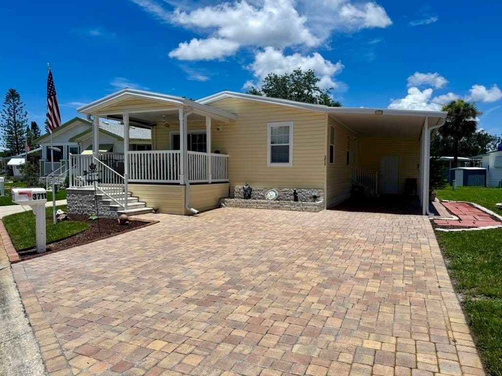 3711 Yardarm Dr, Tampa, FL 33611 primary photo
