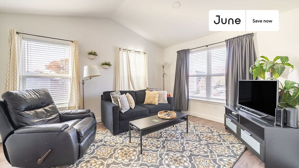 6409 Burns St, Austin, TX 78752 photo 3