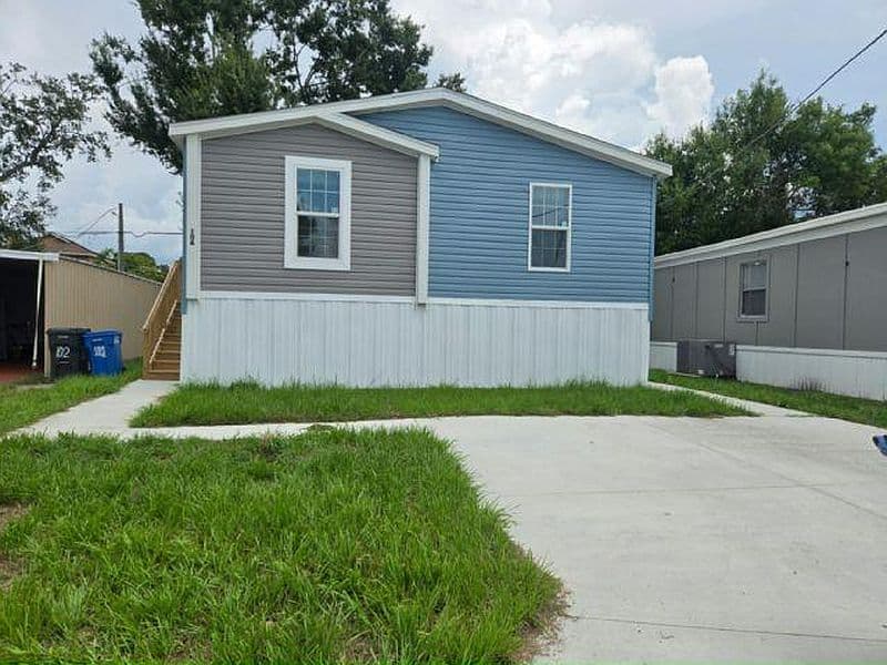 104 Bush Ln, Tampa, FL 33615 photo 2