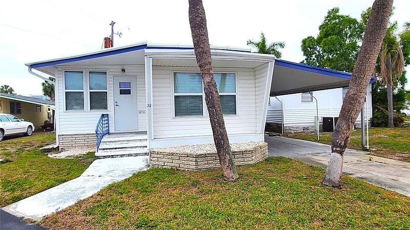 4851 W Gandy Blvd, Tampa, FL 33611 photo 2