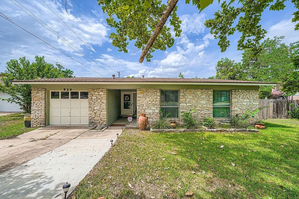 914 Hermitage Dr, Austin, TX 78753 photo 3