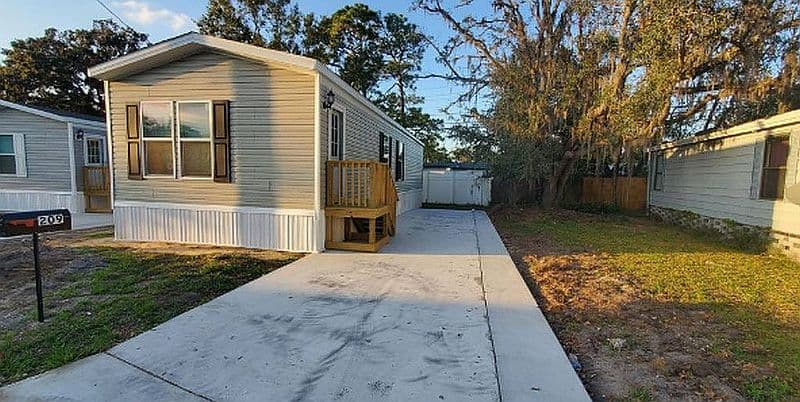209 Palm Dr, Tampa, FL 33613 photo 2