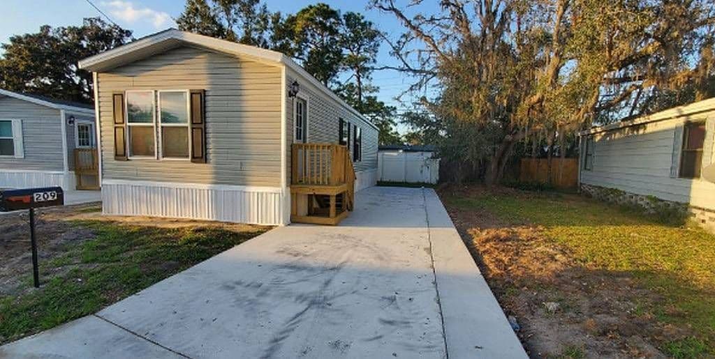 209 Palm Dr, Tampa, FL 33613 primary photo