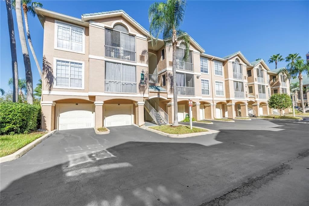 4206 Bay Club Cir, Tampa, FL 33607 primary photo