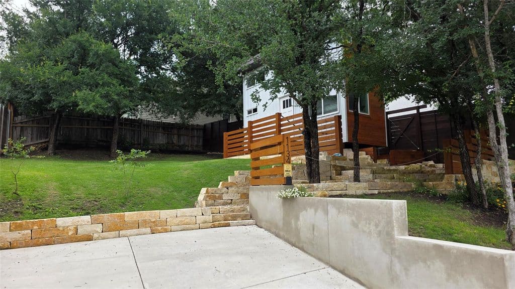 1134 Lott Ave, Austin, TX 78721 primary photo