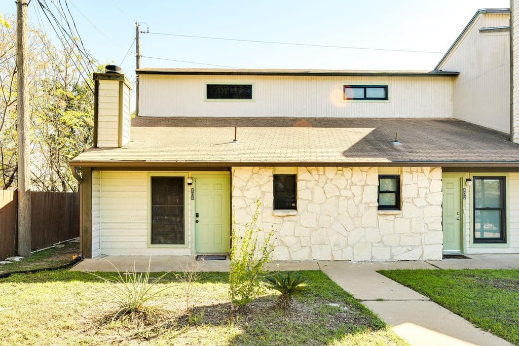 4307 1st St S, Austin, TX 78745 primary photo