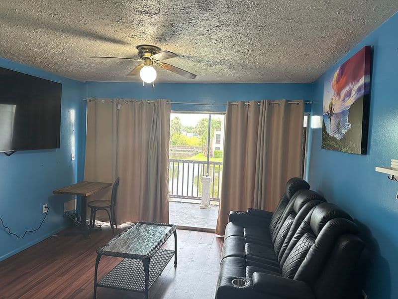 8602 Champlain Ct, Tampa, FL 33614 photo 2